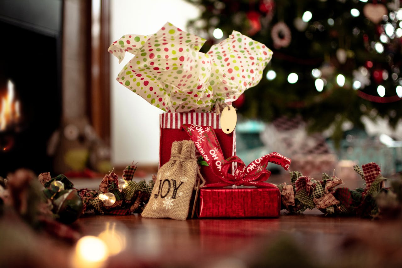 Holiday Budgeting: How to Achieve a Debt-Free Christmas with a Gift List