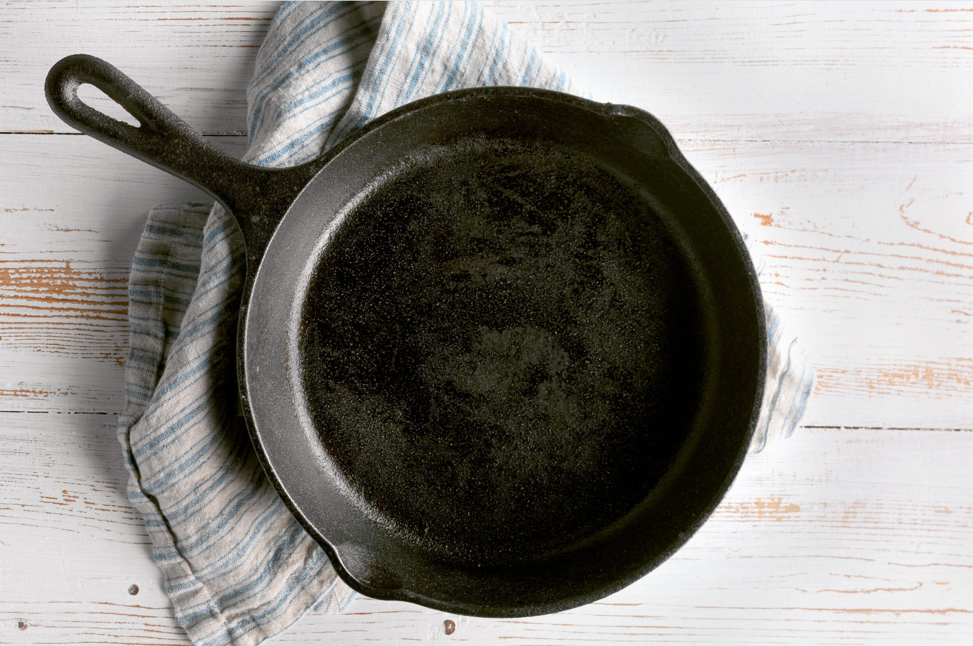 Baking Soda and Vinegar: A DIY Guide to Cleaning Your Cast Iron Cookware